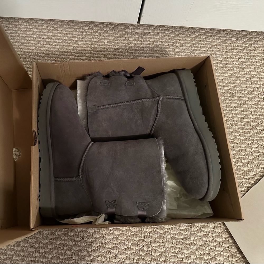 Ugg Bailey bow II grey size 11